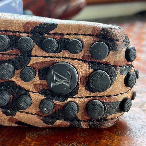 Louis Vuitton Leopard Print Leather and Black Suede Trim Gloria Loafers 👞 - Picture 9 of 16